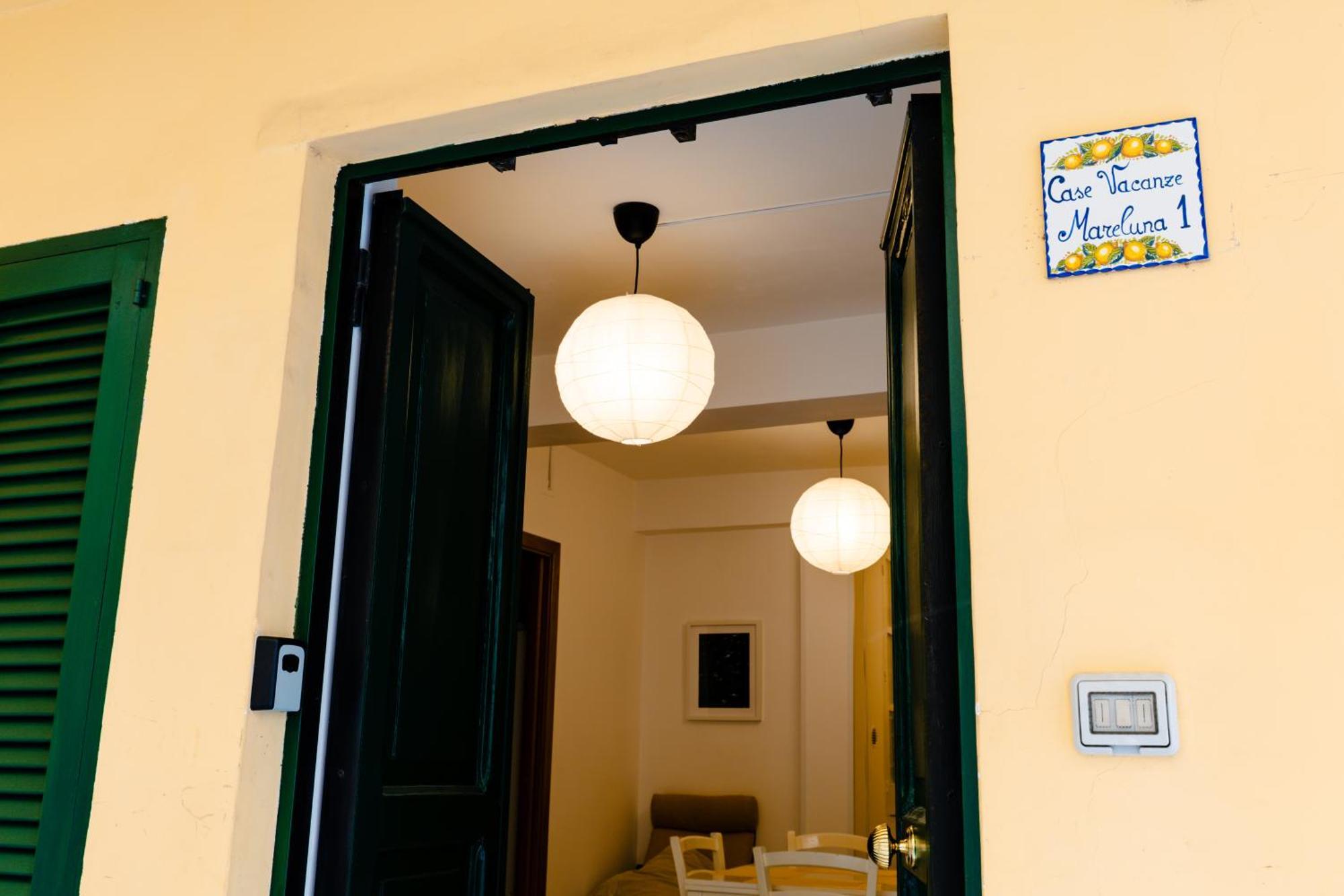 Mare Luna - Appartamento Nel Centro Storico Di Salerno Buitenkant foto